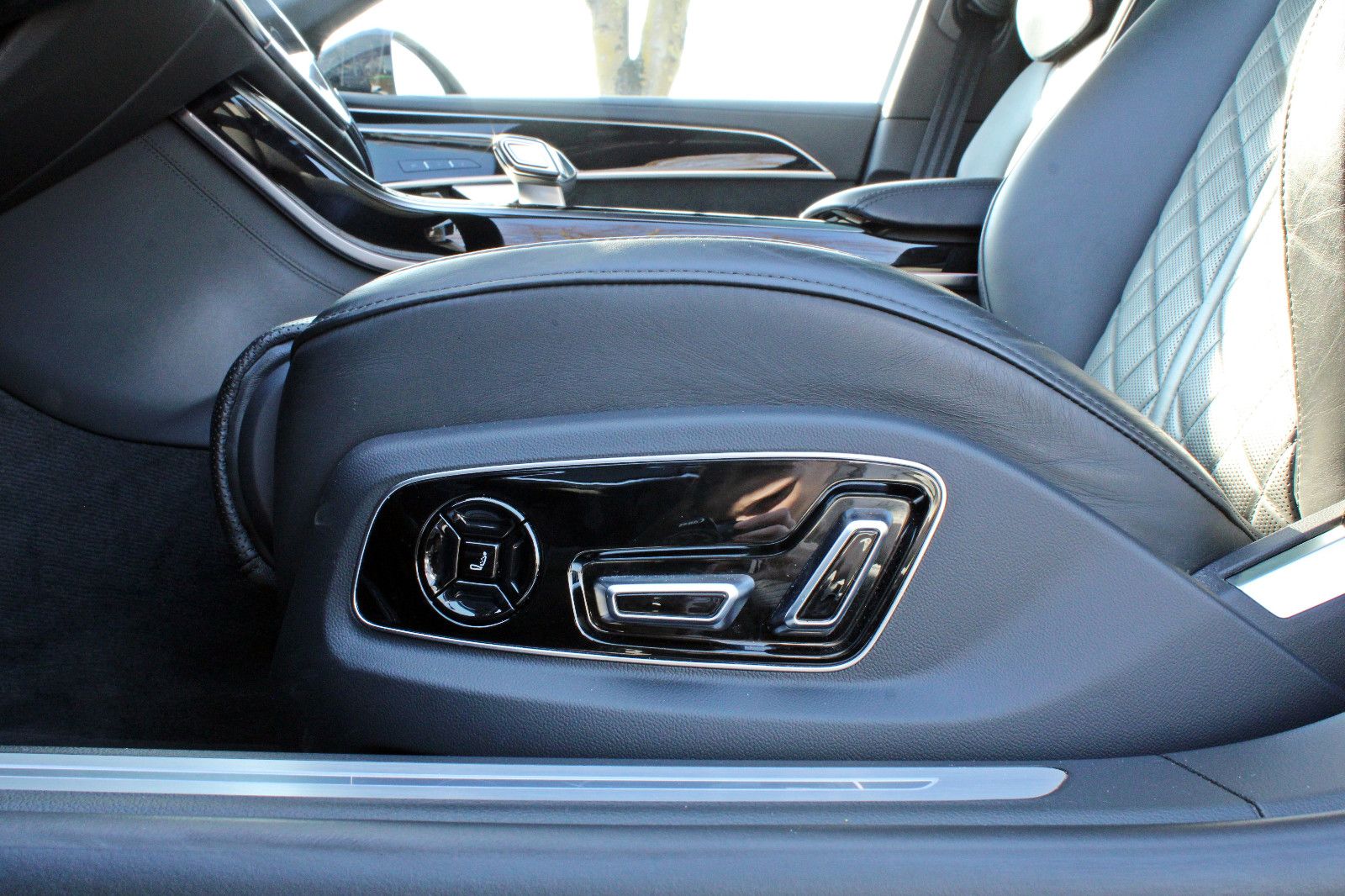 Audi A8 Lang 55TFSI S LINE BLACK - Samsaru's Car Outlet