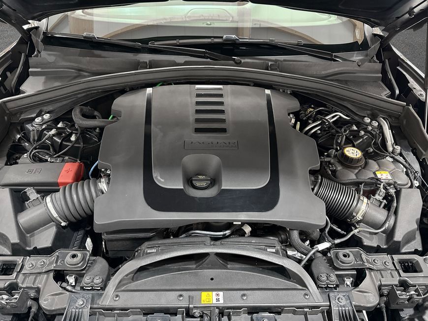 Jaguar F-Pace D300 AWD R-Dynamic SE