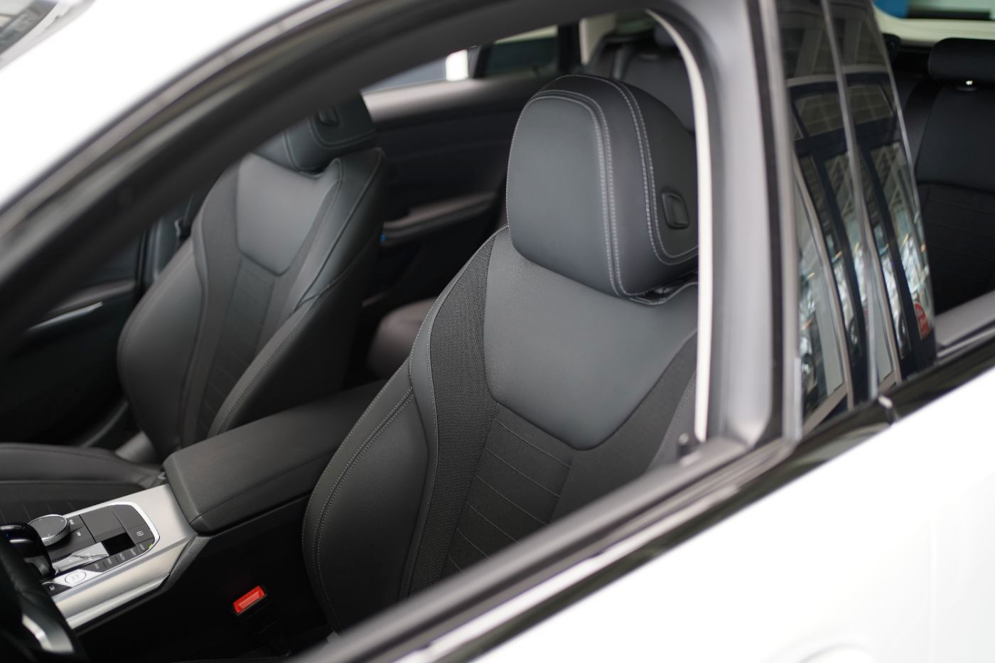 BMW 330e xDri Sport Line +HeadUp+Laserlicht+Komfortz