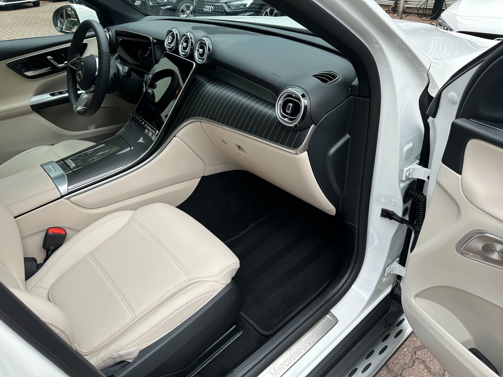 Mercedes-Benz GLC 400e 4M - Samsaru's Car Outlet