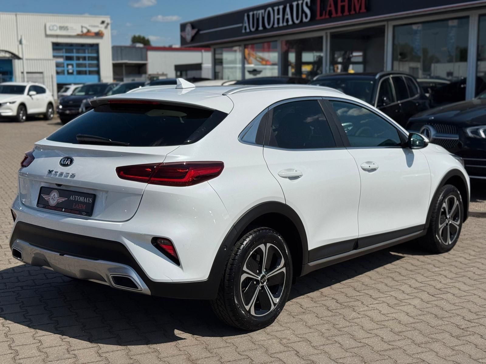 Kia XCeed 1.6 DCT Plug-in-Hybrid Platinum Edition - Samsaru's Car Outlet
