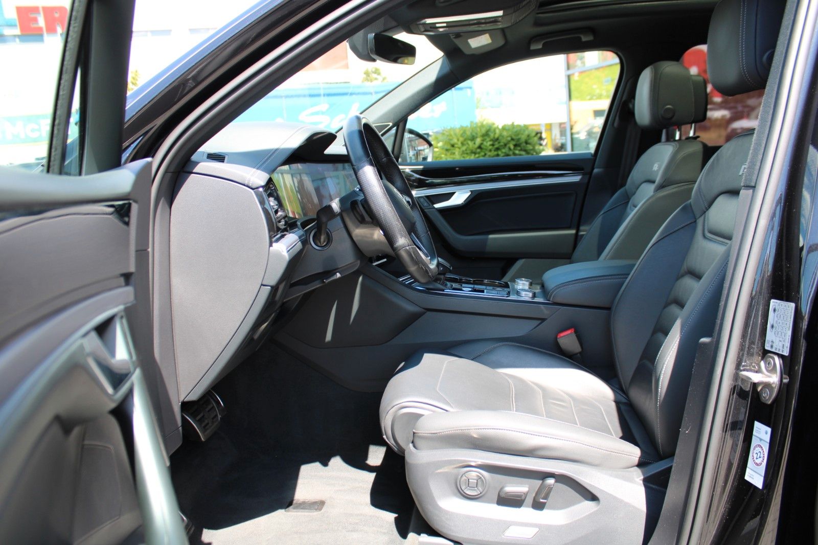 Volkswagen Touareg TDI R-Line - Samsaru's Car Outlet