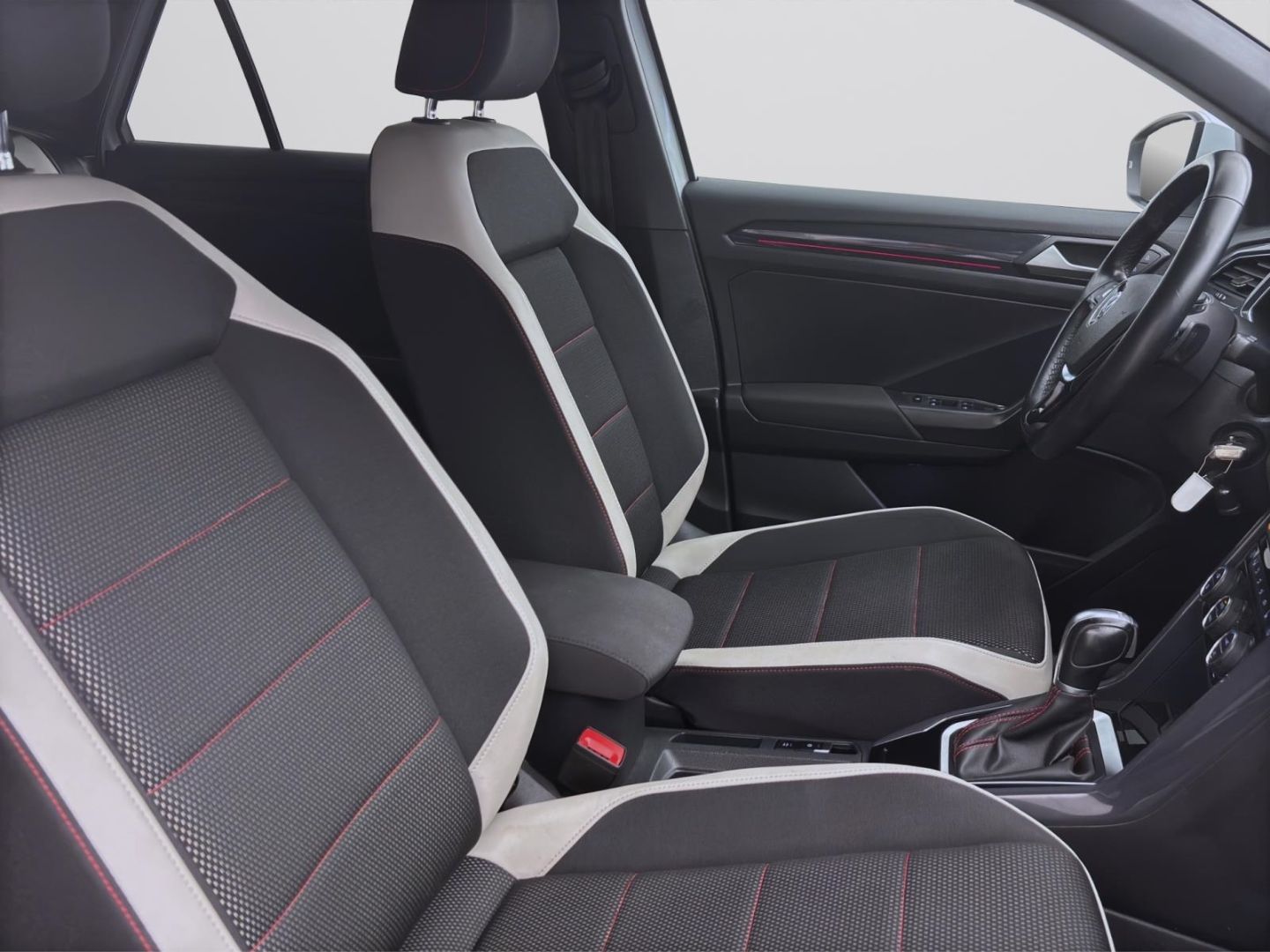 Volkswagen T-Roc 1.5 TSI DSG SPORT - Samsaru's Car Outlet