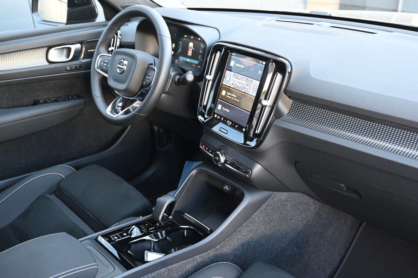 Volvo XC40 B4 DSG Ultra Dark*PANO*RFK*ACC*AHK