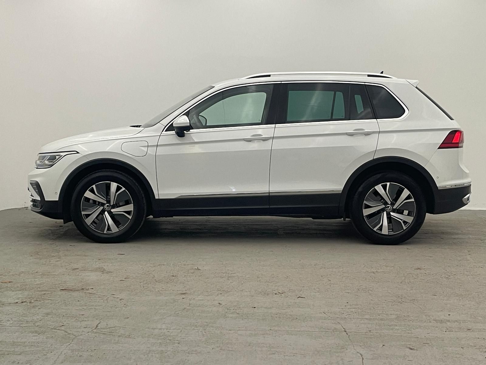 Volkswagen Tiguan Elegance eHybrid *HuD*MATRIX*AHK*ACC*KEY*