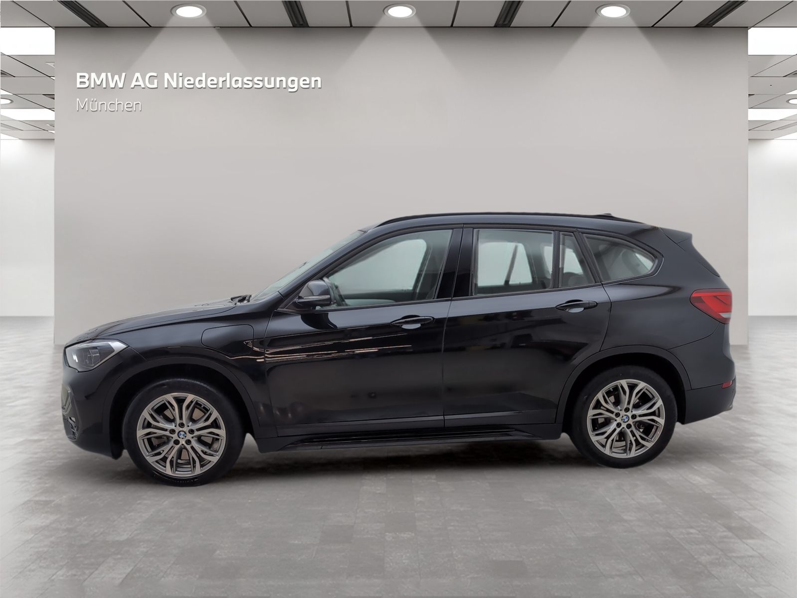 BMW X1 xDrive25e Sport Line - Samsaru's Car Outlet
