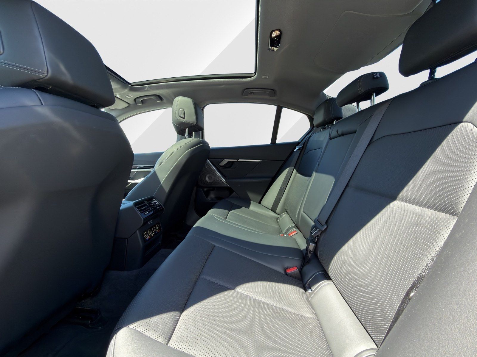 BMW 520i Limousine AHK Head-Up Pano DrivAssProf. Par