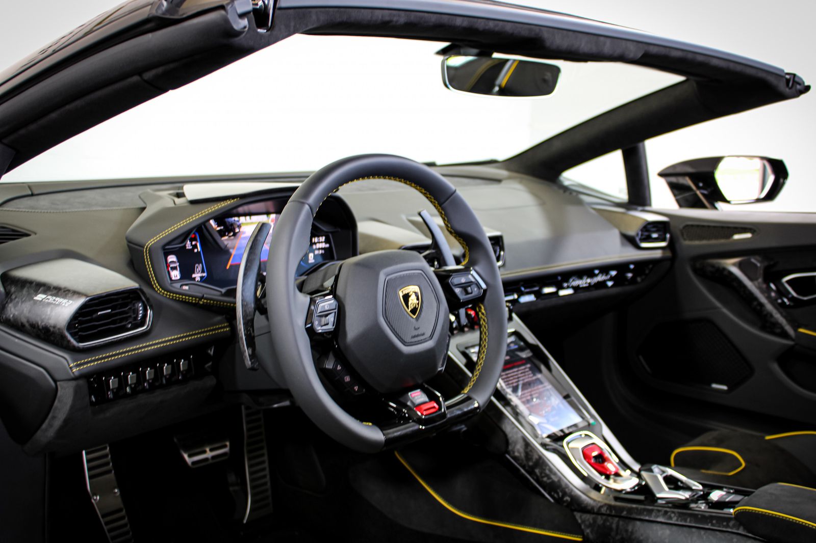 Lamborghini Huracán EVO Spyder - Samsaru's Car Outlet