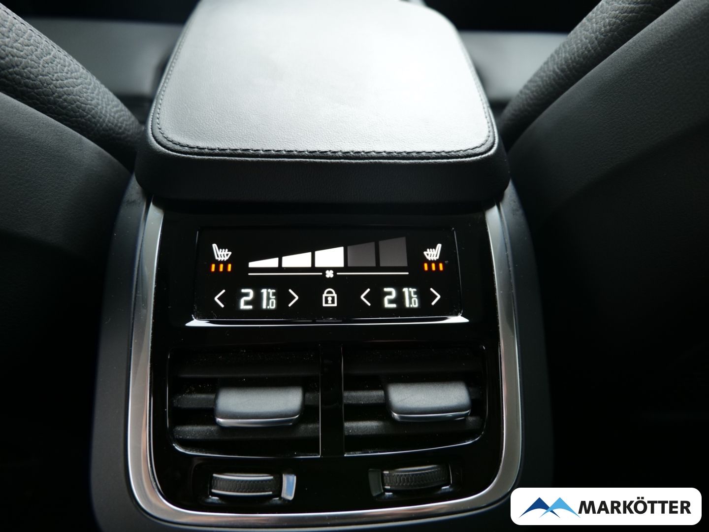 Volvo XC90 T8 AWD Recharge Plus Dark 7-Sitzer/Four-C