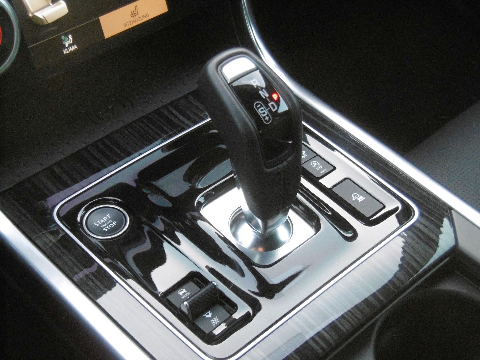 Jaguar XE R-Dynamic Black Edi. AWD AHK Leder el. Sitze