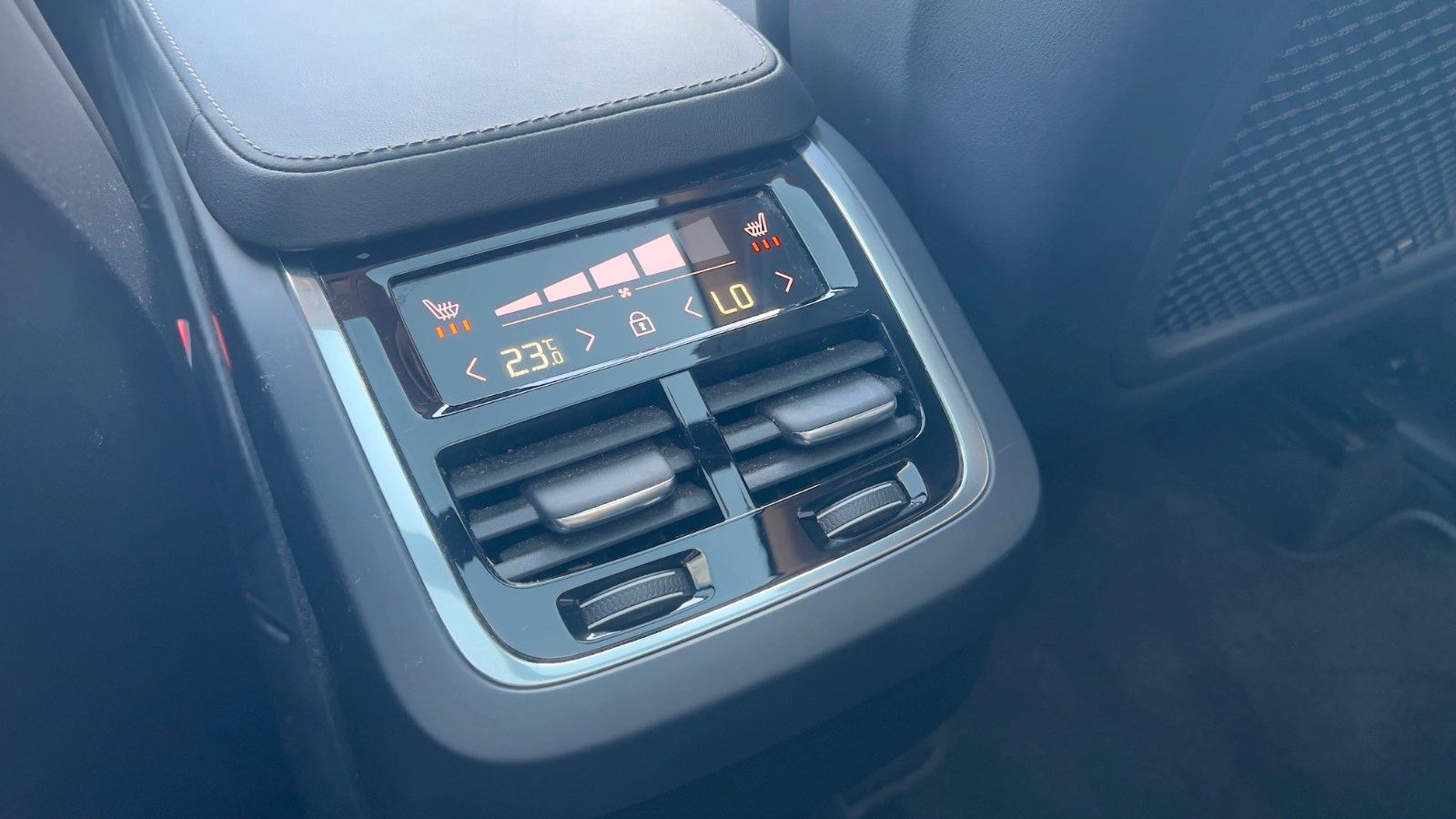 Volvo XC90 B5 D AWD Ultimate Dark*B&W*HUD*LUFT*AHK*ACC