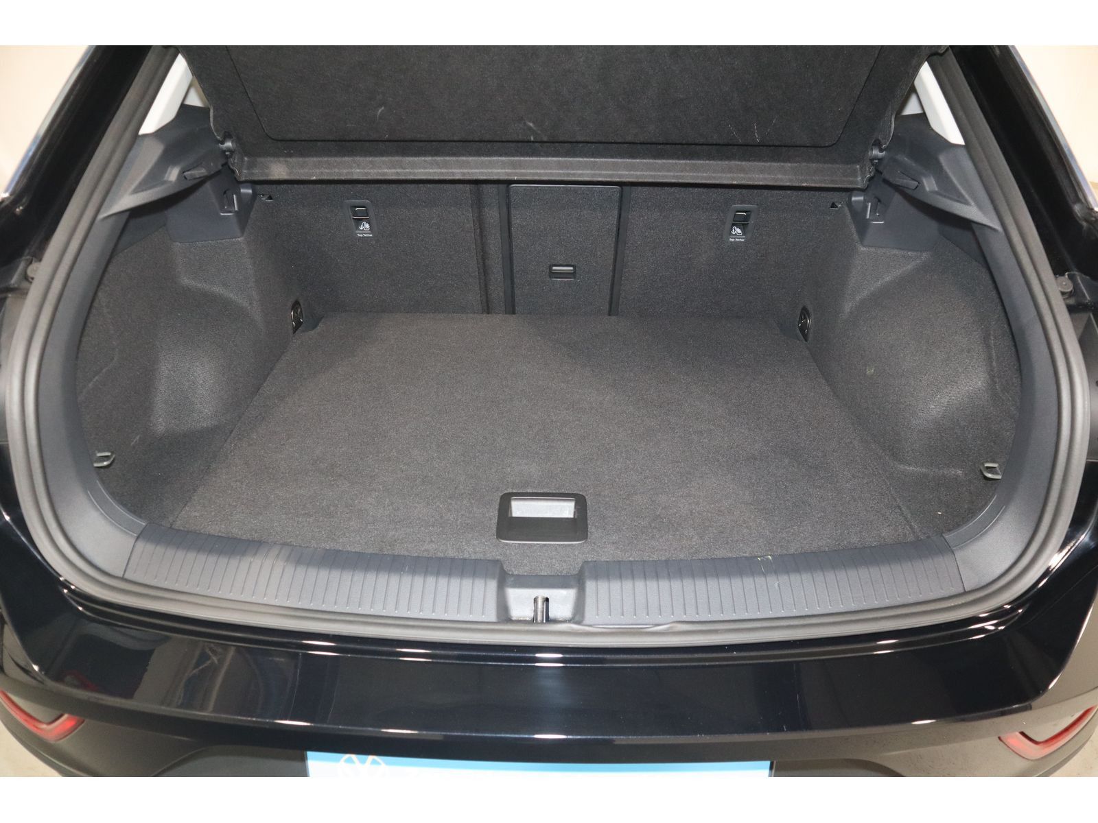Volkswagen T-Roc 1.0 TSI Life - Samsaru's Car Outlet