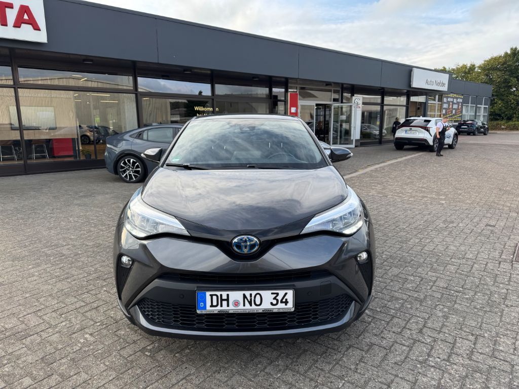Toyota C-HR 2.0 Hybrid Team - Samsaru's Car Outlet