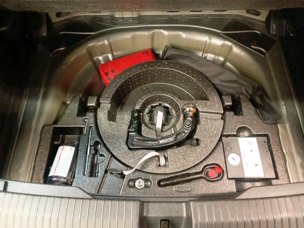 Volkswagen T-Roc Life 1.5 TSI DSG - Samsaru's Car Outlet