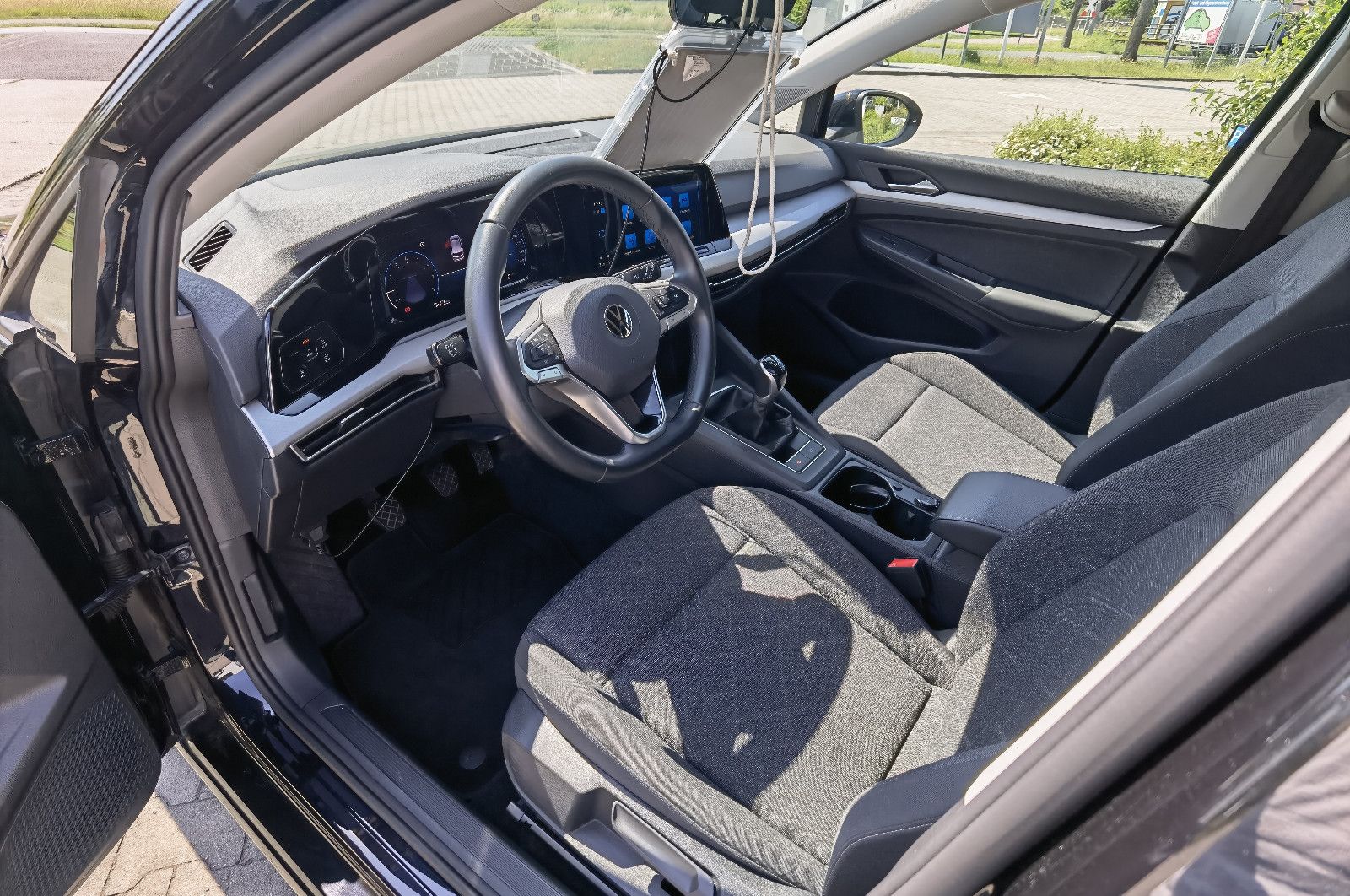 Volkswagen Golf Life 1.5 TSI - Samsaru's Car Outlet