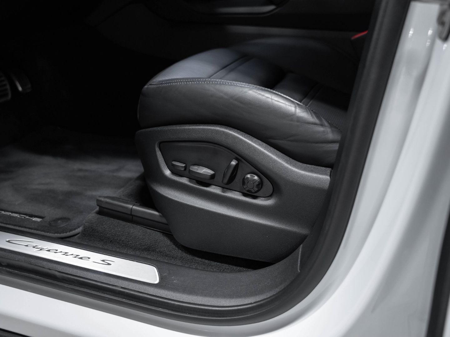 Porsche Cayenne S BOSE Standheizung Surround View PASM