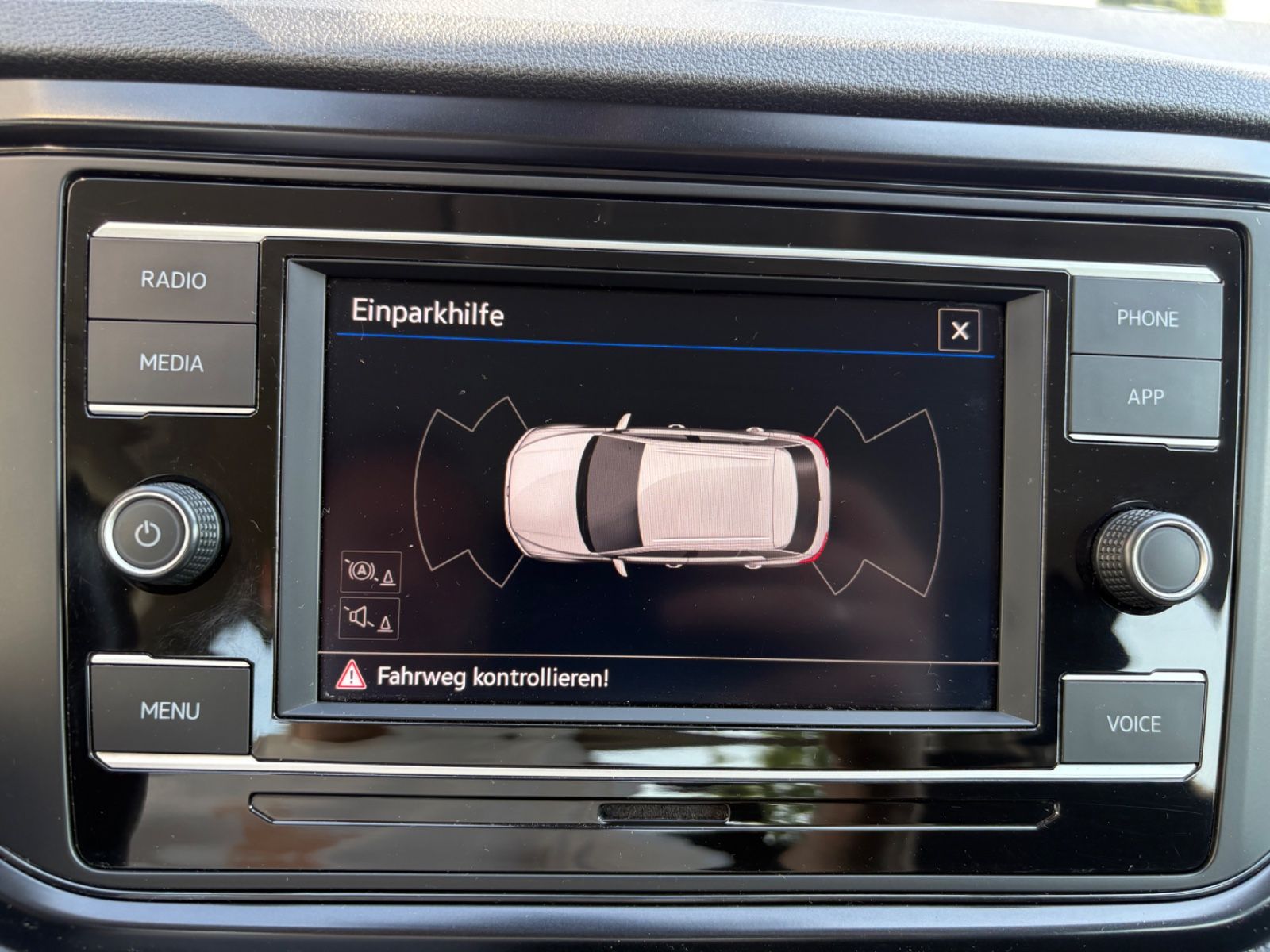 Volkswagen T-Roc - Samsaru's Car Outlet