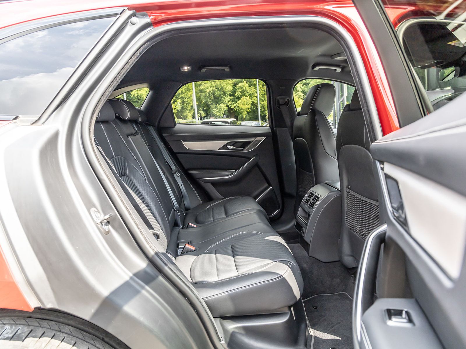 Jaguar F-Pace P400e AWD R-Dynamic AHK NAVI PDC 360°