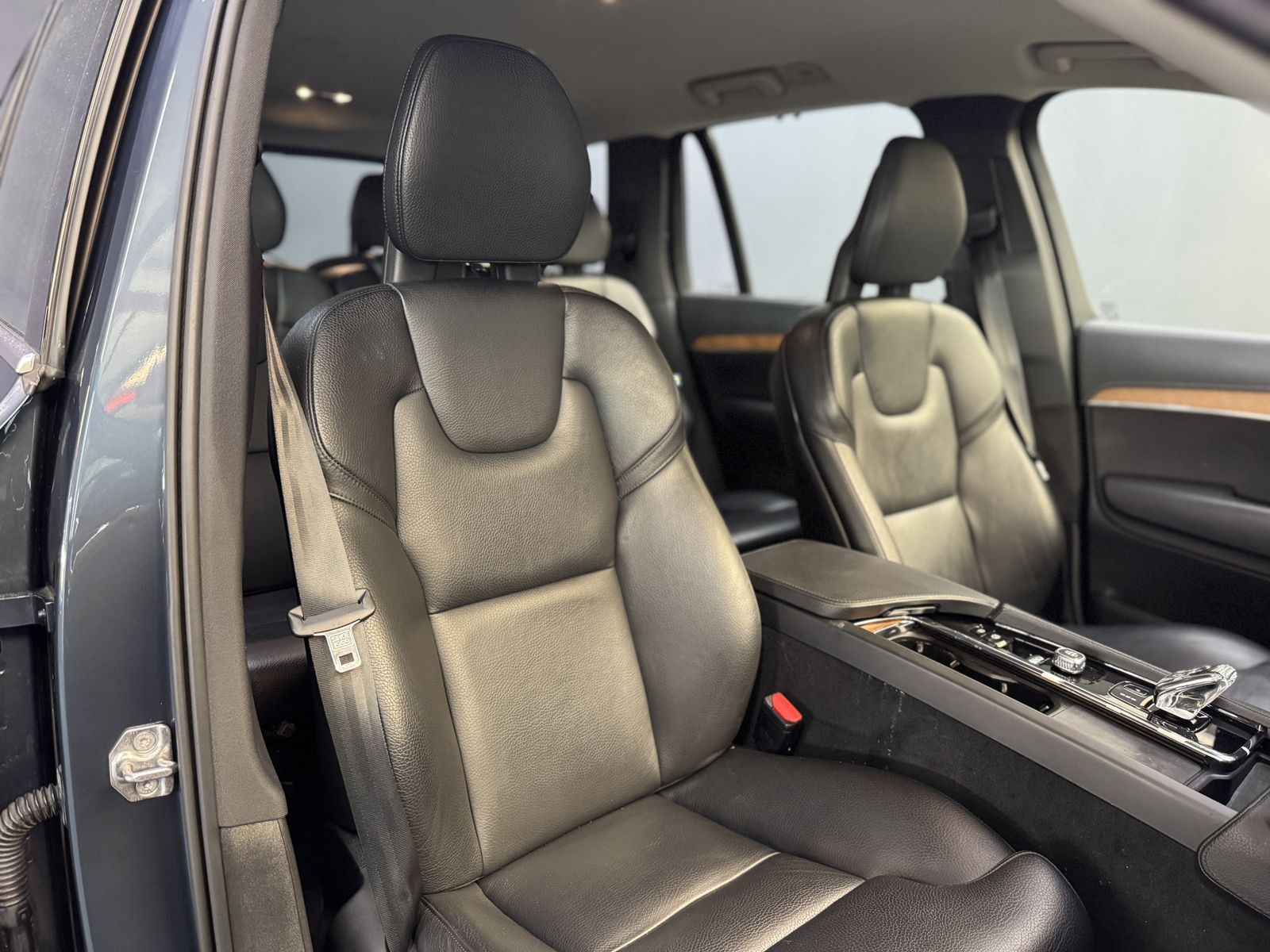 Volvo XC90 Inscription AWD - Samsaru's Car Outlet