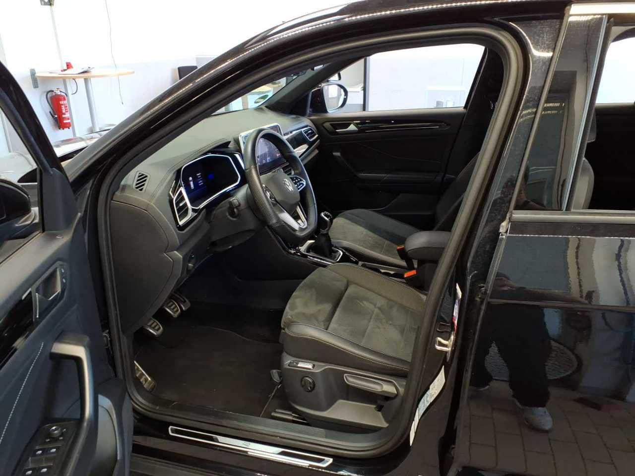 Volkswagen T-ROC R-Line 2.0TDI - Samsaru's Car Outlet