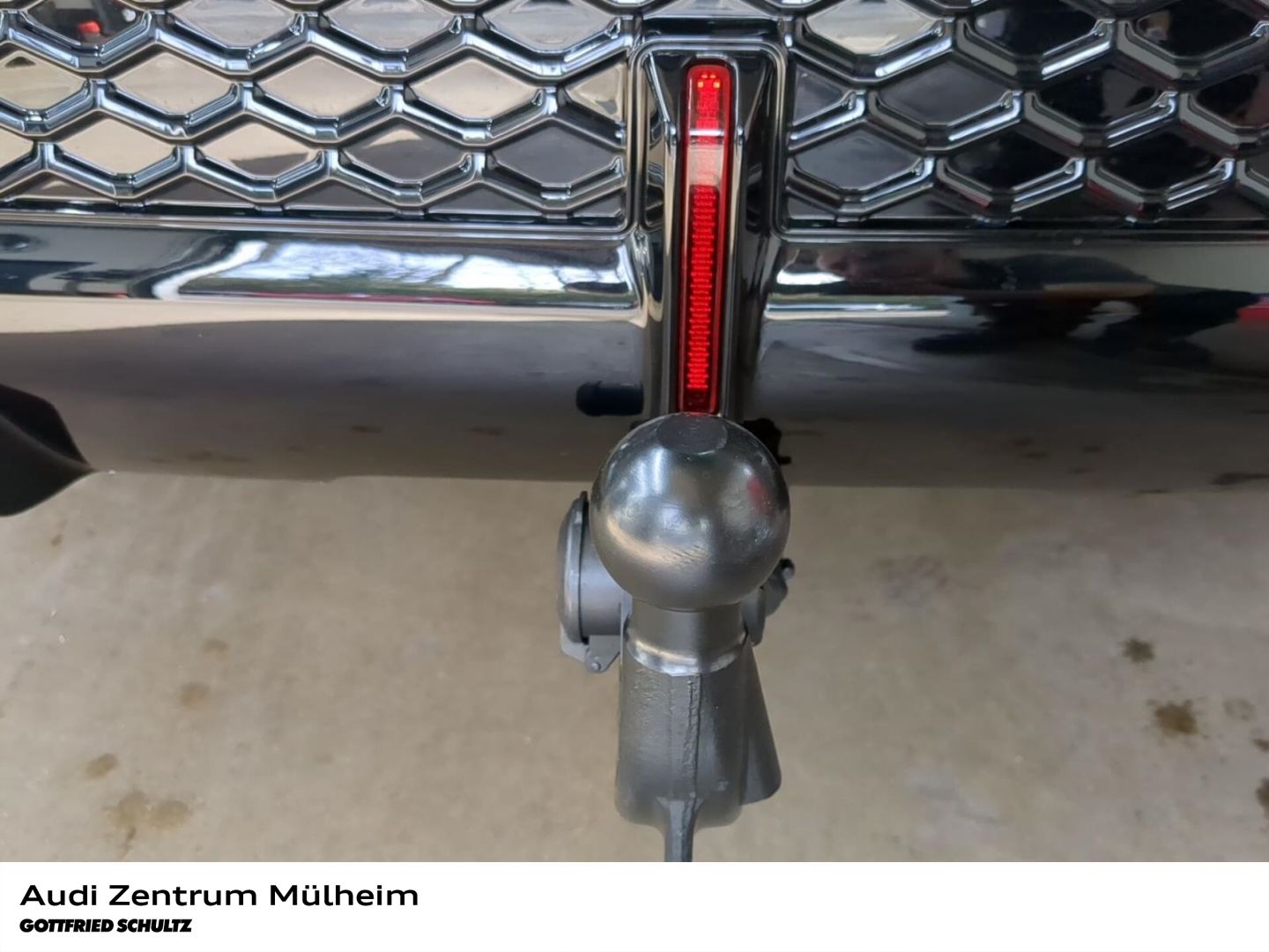 Audi RSQ8 performance 4.0 TFSI quattro305 km/h Luftfe