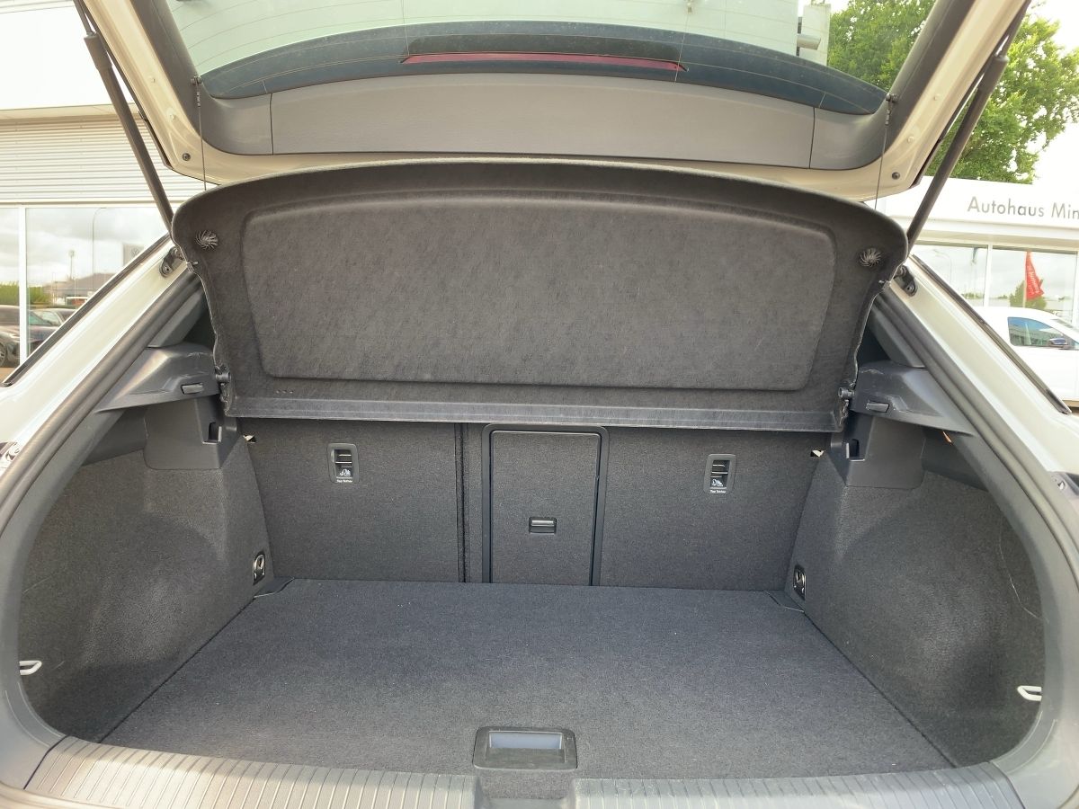 Volkswagen T-Roc Style 2.0 TDI BLACK - Samsaru's Car Outlet