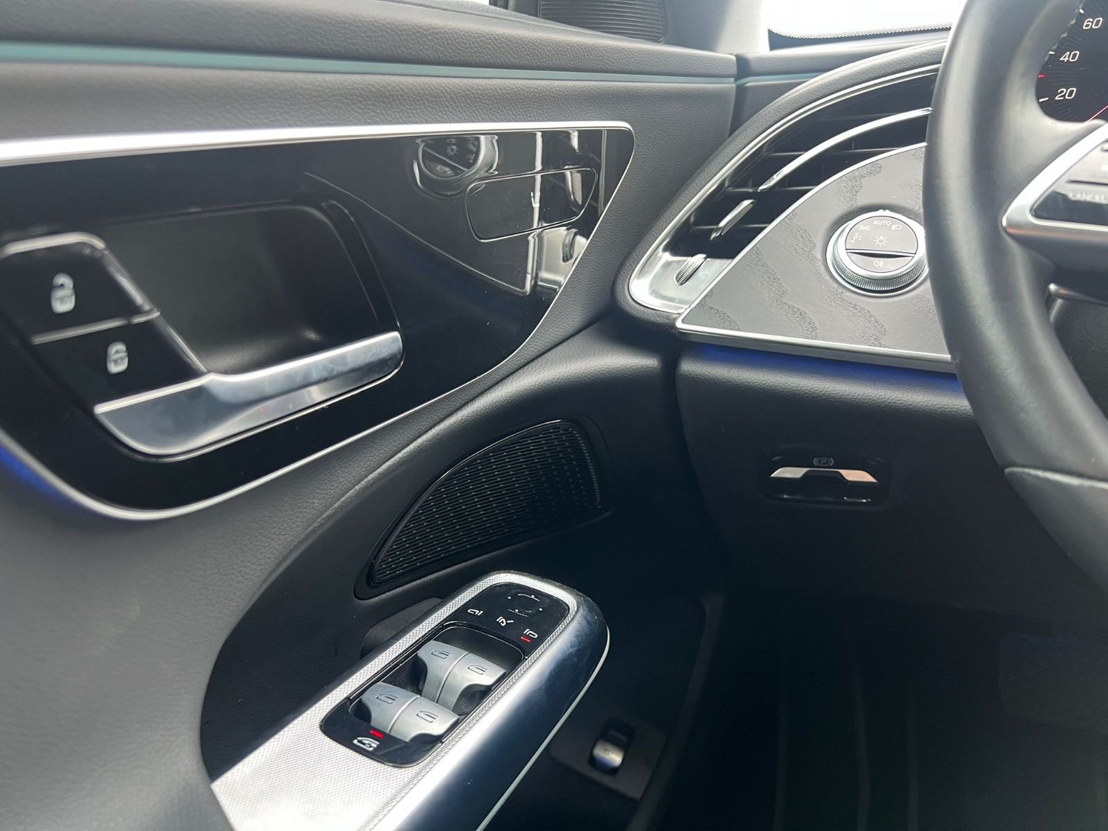 Mercedes-Benz E 200 - Samsaru's Car Outlet