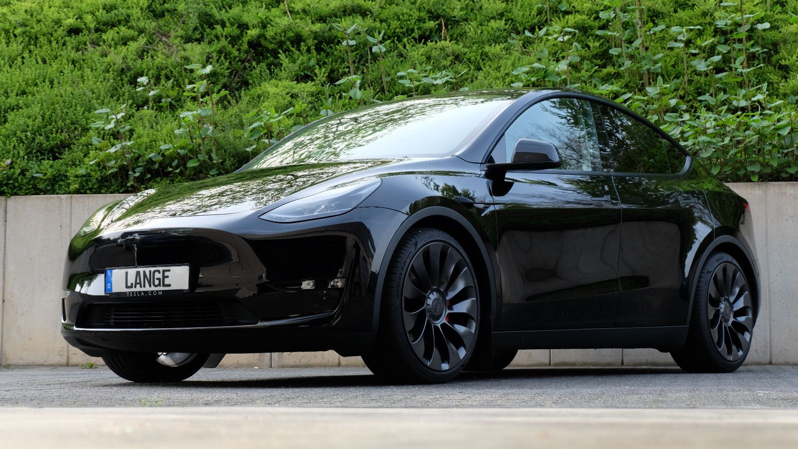 Tesla Model Y Long Range Dual AWD, LM 20", AHK,