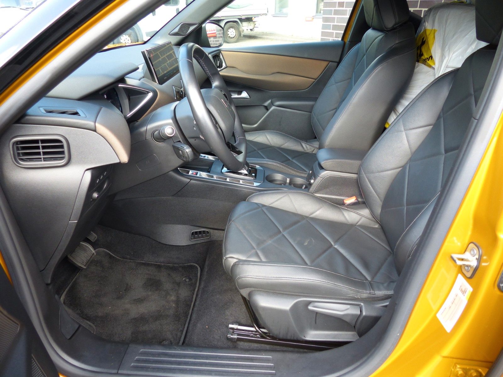 DS Automobiles DS 3 Crossback E-Tense Grand Chic - Samsaru's Car Outlet