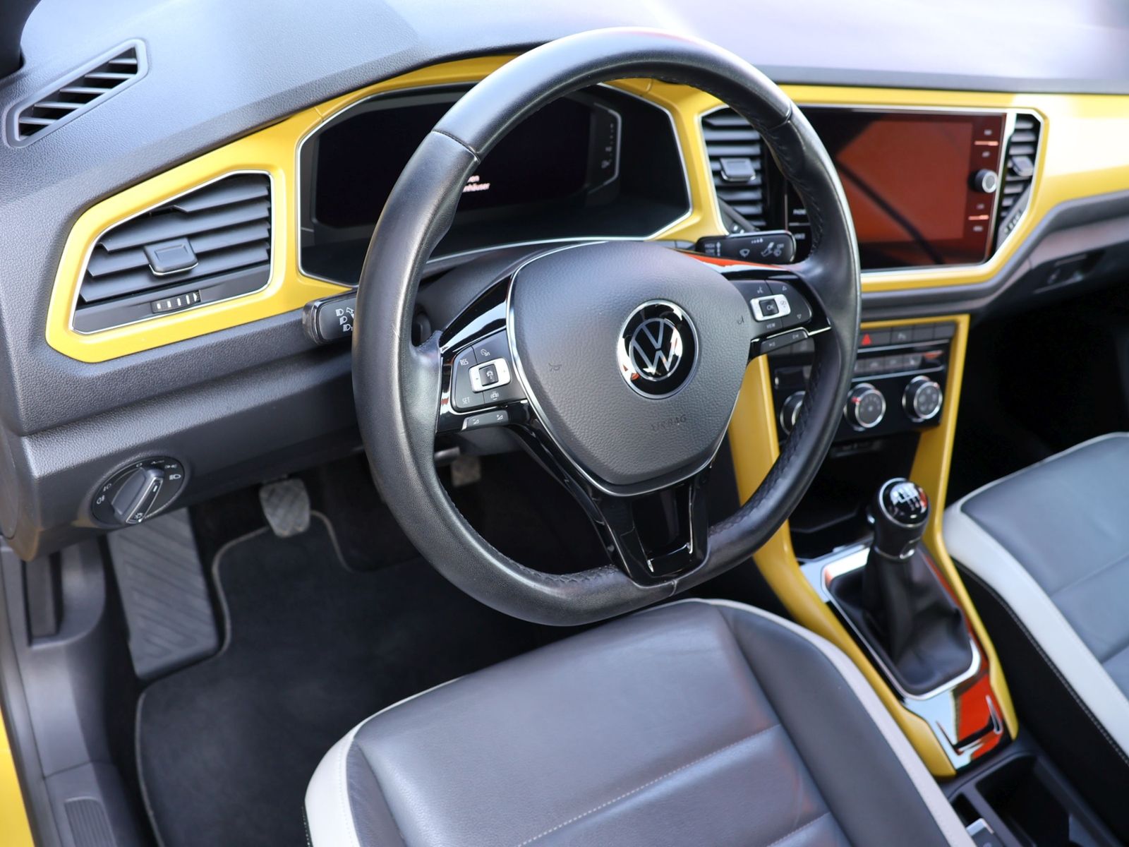 Volkswagen T-Roc Style - Samsaru's Car Outlet