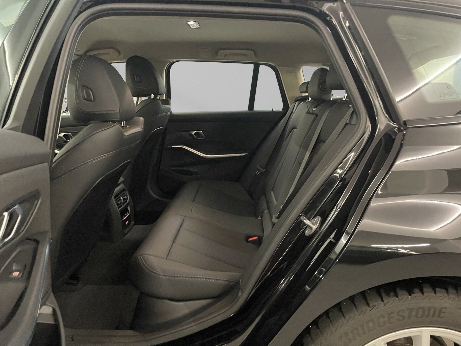 BMW 320d Touring AHK 360° ACC Standhzg Service Incl.