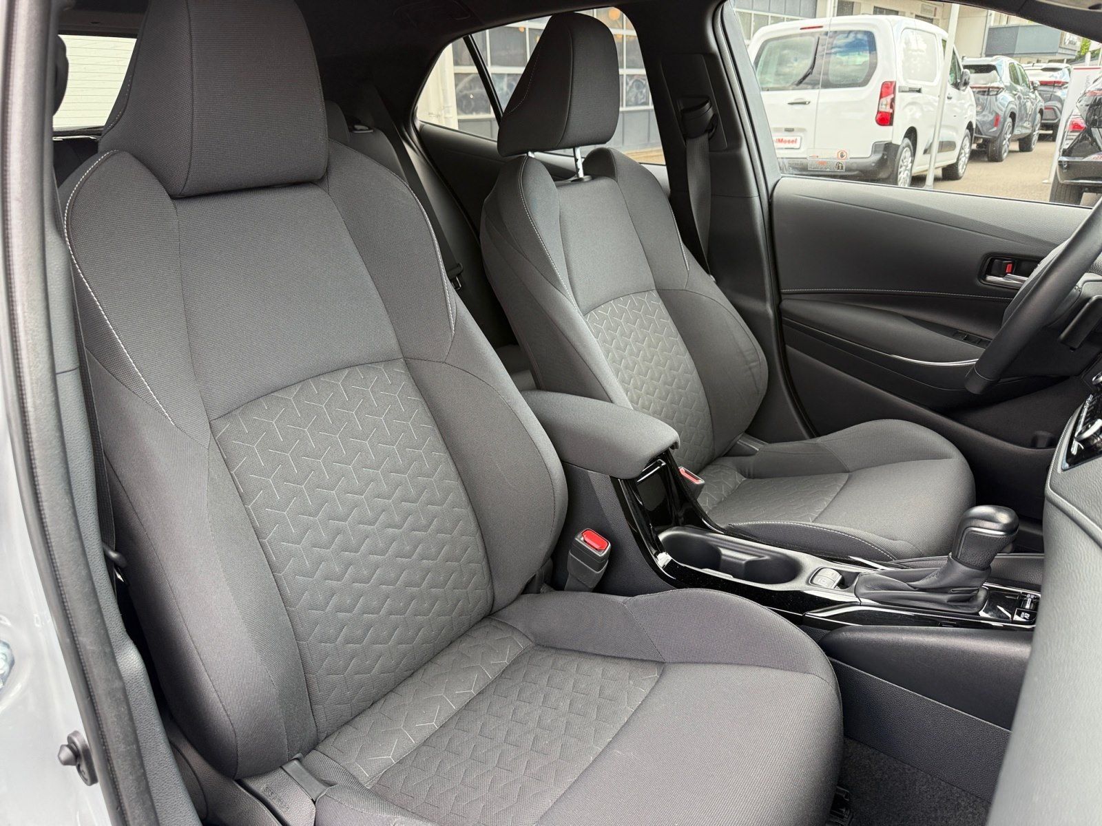 Toyota Corolla 2.0 Hybrid - Samsaru's Car Outlet