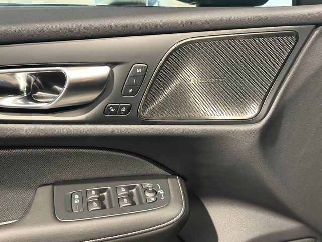 Volvo V60 Plus Dark AWD T8 PHEV NAVI AHK 360°RFK  ACC