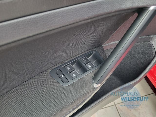 Volkswagen Golf VII 1.5 TSI DSG Highline R-Line - Samsaru's Car Outlet