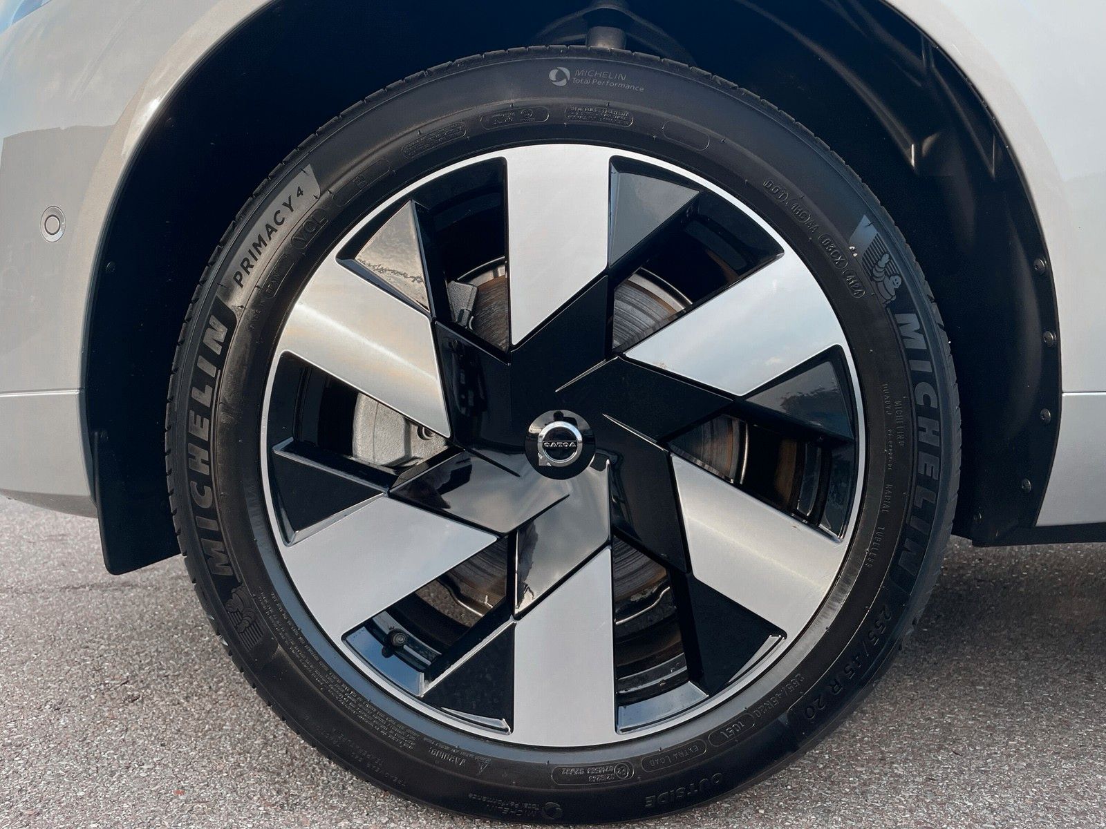 Volvo XC60 T8 Plug-in Hybrid AWD Ultra Dark AHK