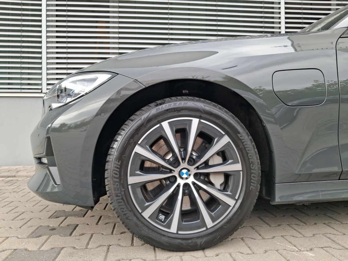 BMW 330e Lim Sport Line - Samsaru's Car Outlet