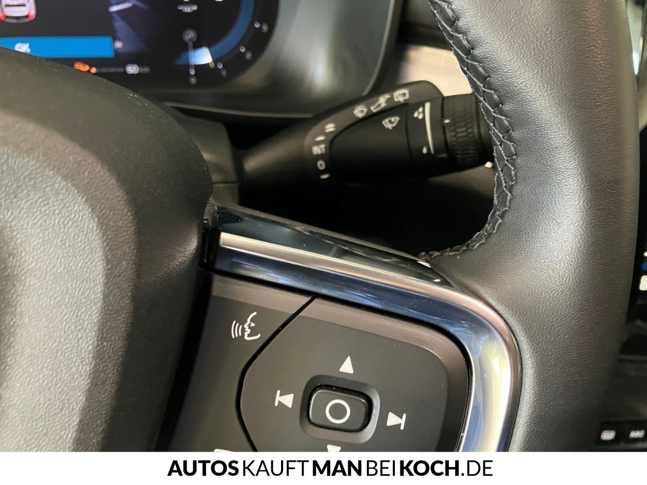 Volvo XC40 B3 DKG Core AHK LED SHZ/LHZ NAVI PDC/CAM!