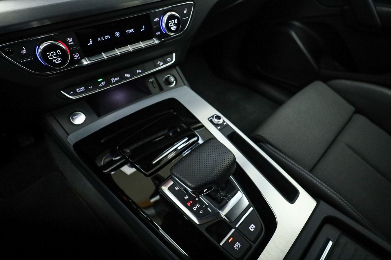 Audi Q5 S line 55 TFSI e qu. AHK, Matrix, Parken, ACC