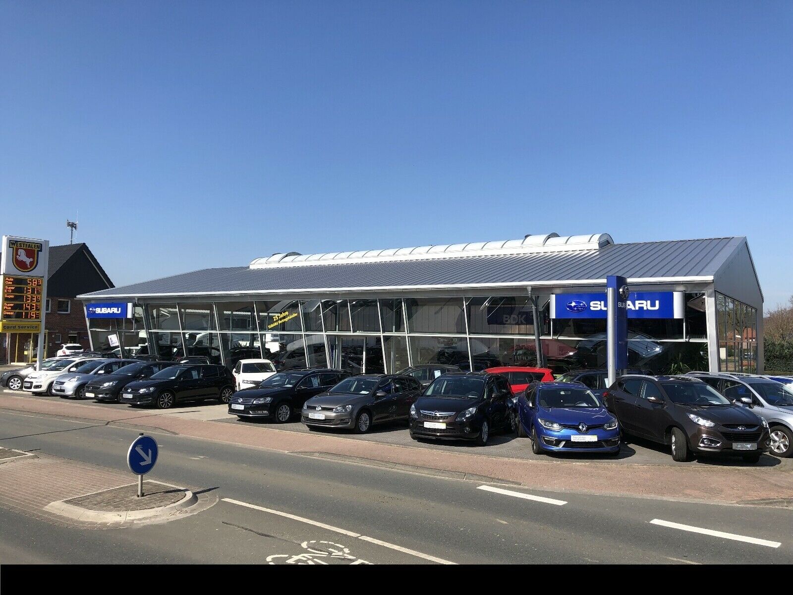 Toyota RAV 4 2.5 Hybrid Business Edition - Samsaru's Car Outlet