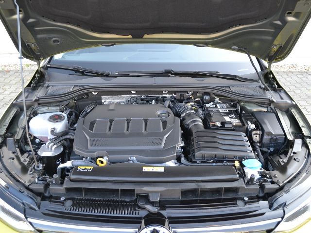 Volkswagen Golf VIII 2.0 TDI DSG - Samsaru's Car Outlet