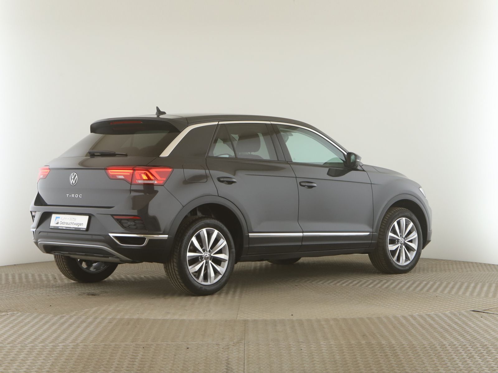 Volkswagen T-Roc 1.5 TSI Style - Samsaru's Car Outlet