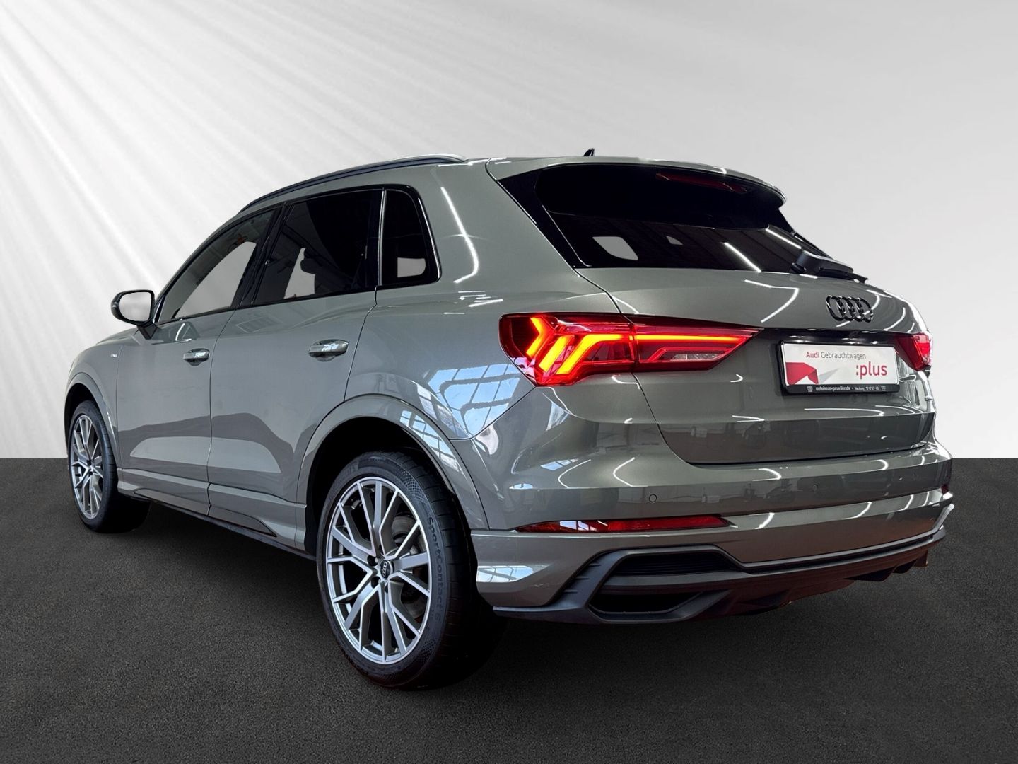 Audi Q3 40 TFSI S line - Samsaru's Car Outlet