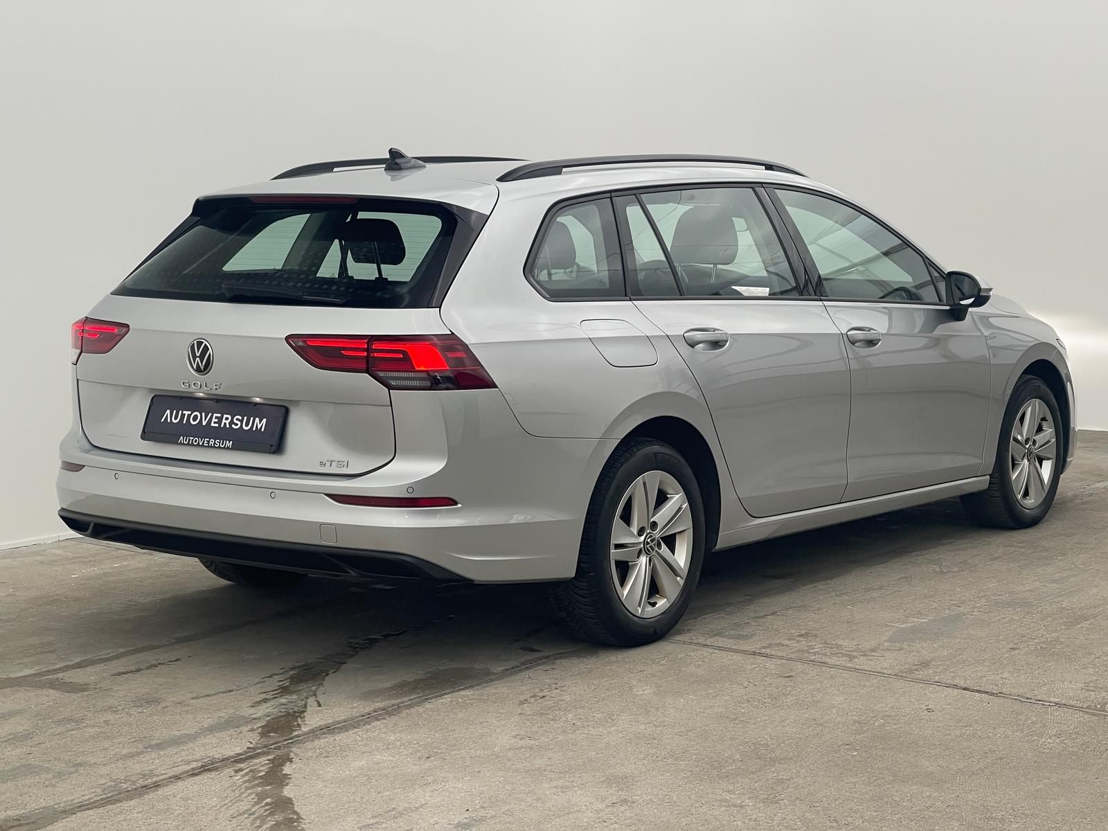 Volkswagen Golf 1.0 eTSI Life - Samsaru's Car Outlet