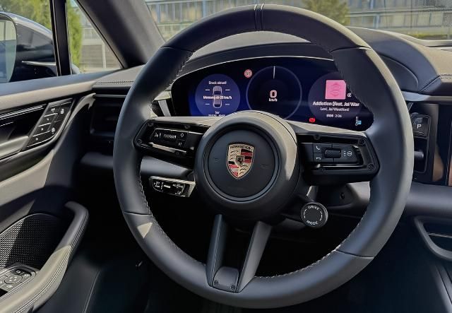 Porsche Macan 4 Electric AHK Bose Pano LUFT Sport-Chrono
