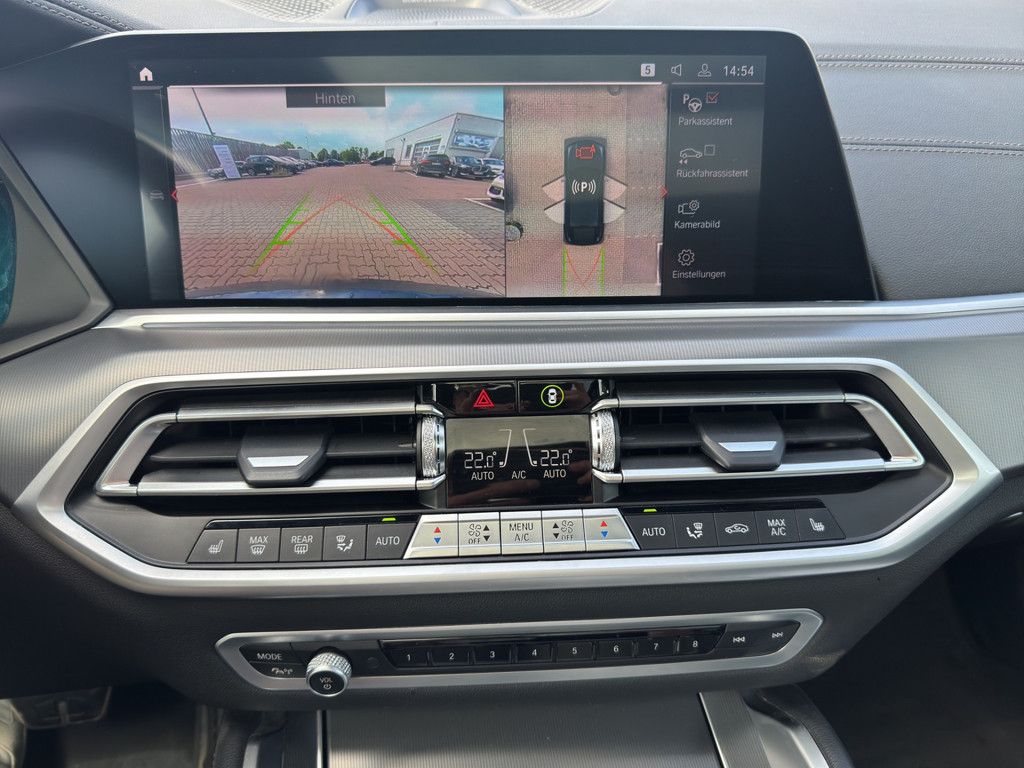 BMW X6 xDrive40d M-SPORT LASER HUD PANO B&W 20" AHK