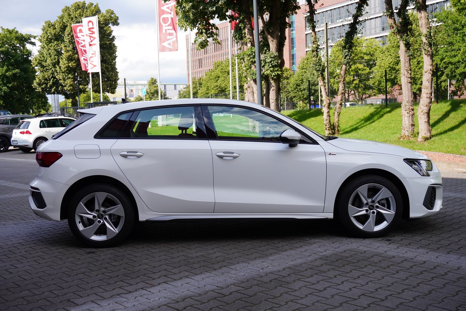 Audi A3 Sportback 40 TFSIe S line Sitzheizung LED DAB