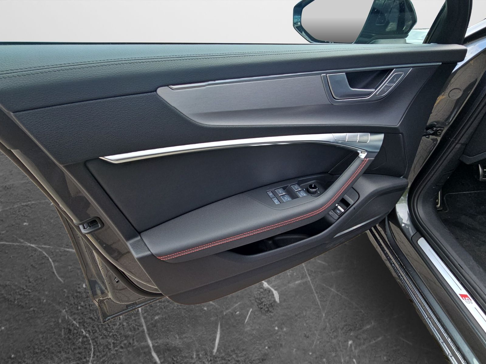 Audi A6 Avant TFSI 55 e quattro S tronic S line  Head