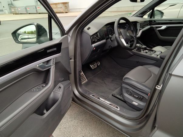 Volkswagen Touareg R-LINE BLACK STYLE 3.0TDI - Samsaru's Car Outlet