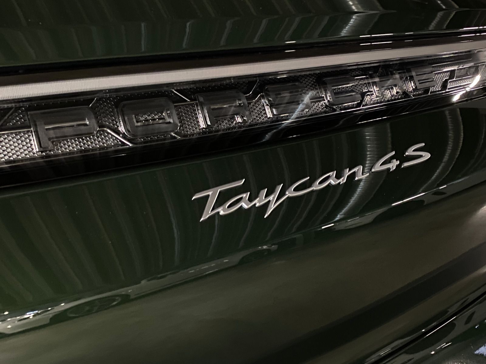 Porsche Taycan 4S Cross Turismo | Hinterachslenkung |