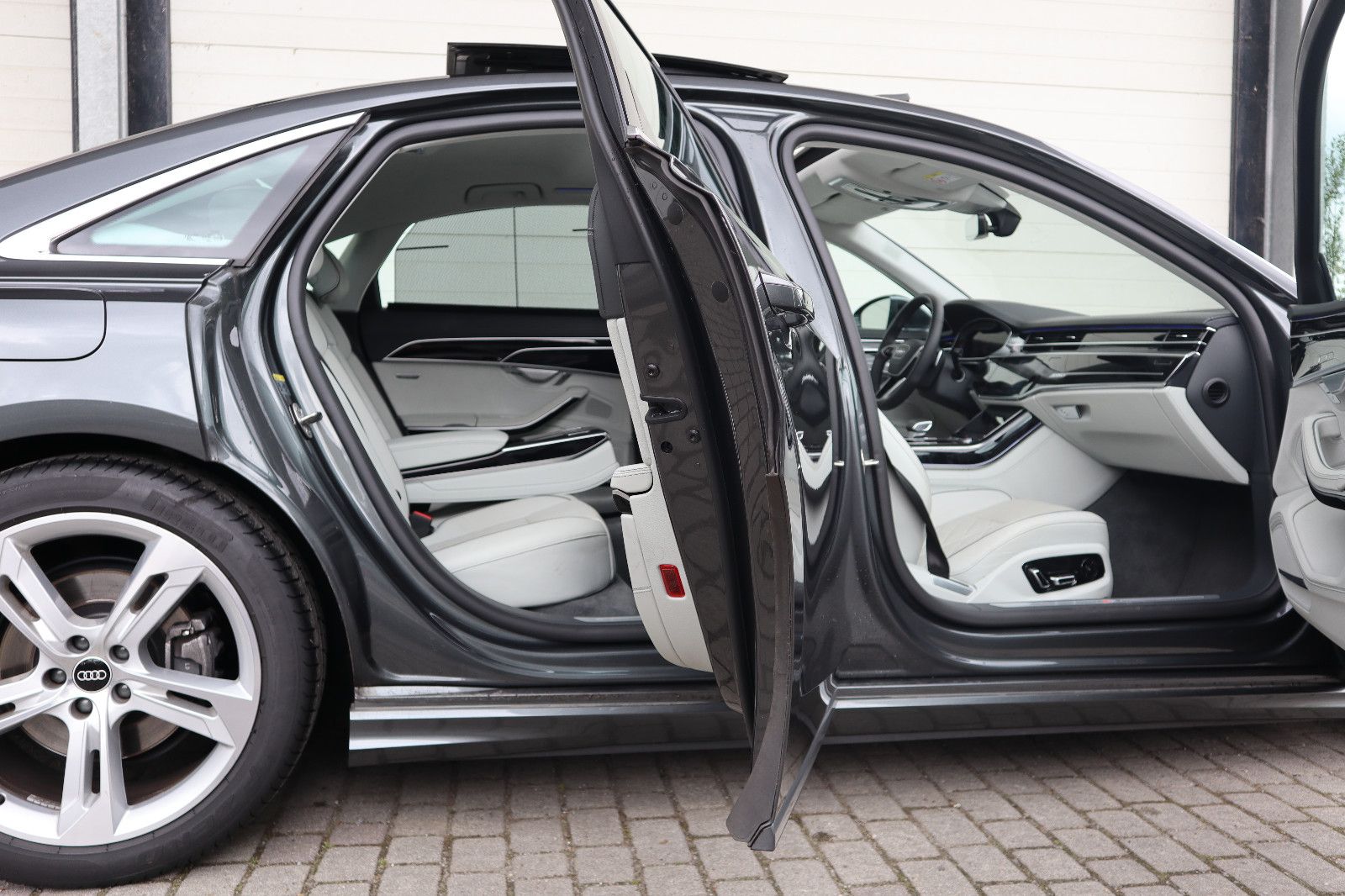 Audi A8 50 TDI exclusive S-LINE - Samsaru's Car Outlet